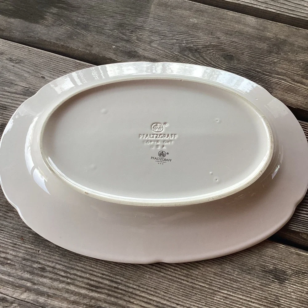 Pfaltzgraff Grapevine Oval Serving Platter - measures 12 inches across